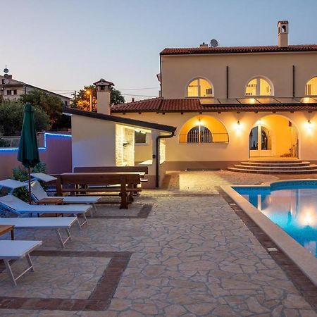 Via Flavia With Common Pool Hotel Labinci Bagian luar foto