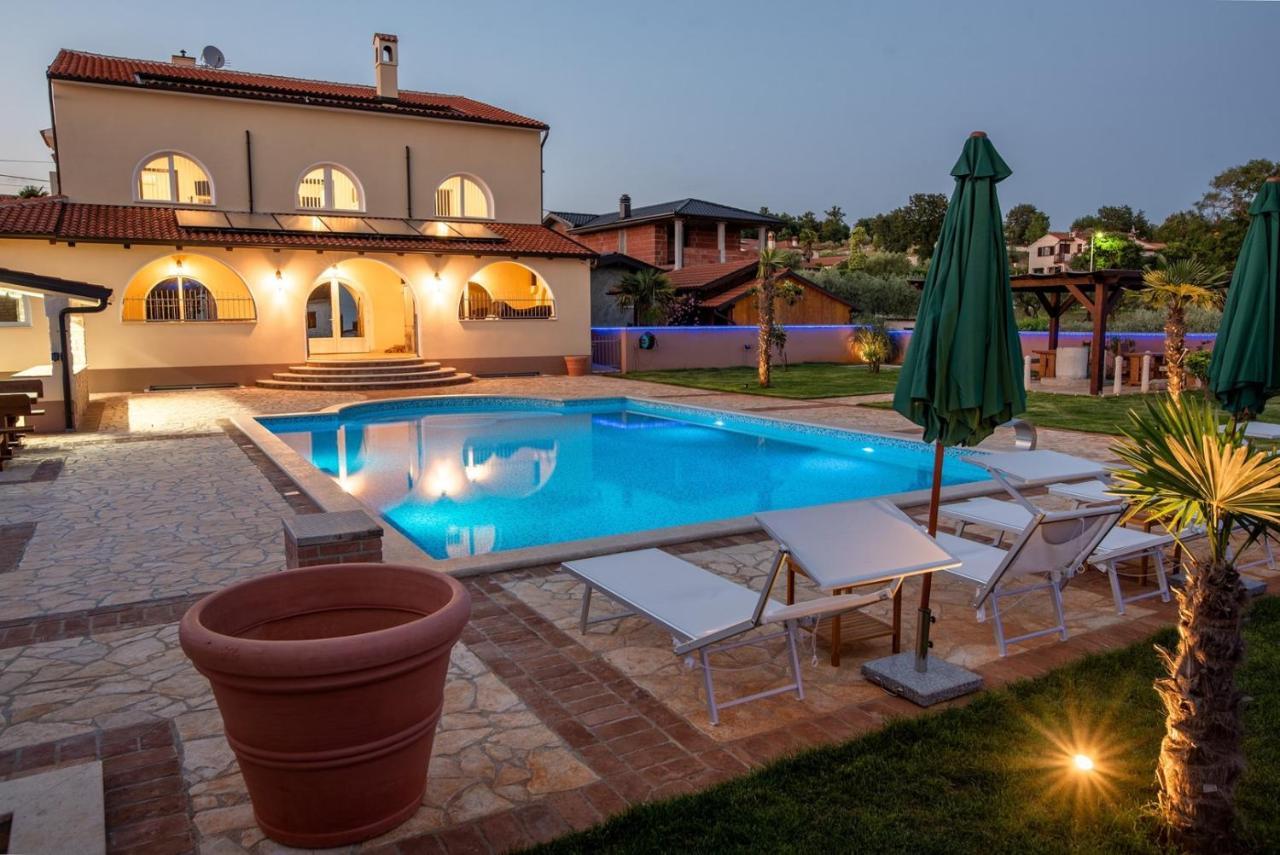 Via Flavia With Common Pool Hotel Labinci Bagian luar foto