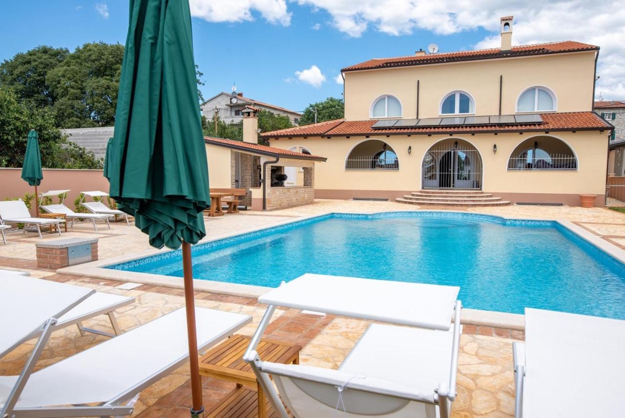Via Flavia With Common Pool Hotel Labinci Bagian luar foto