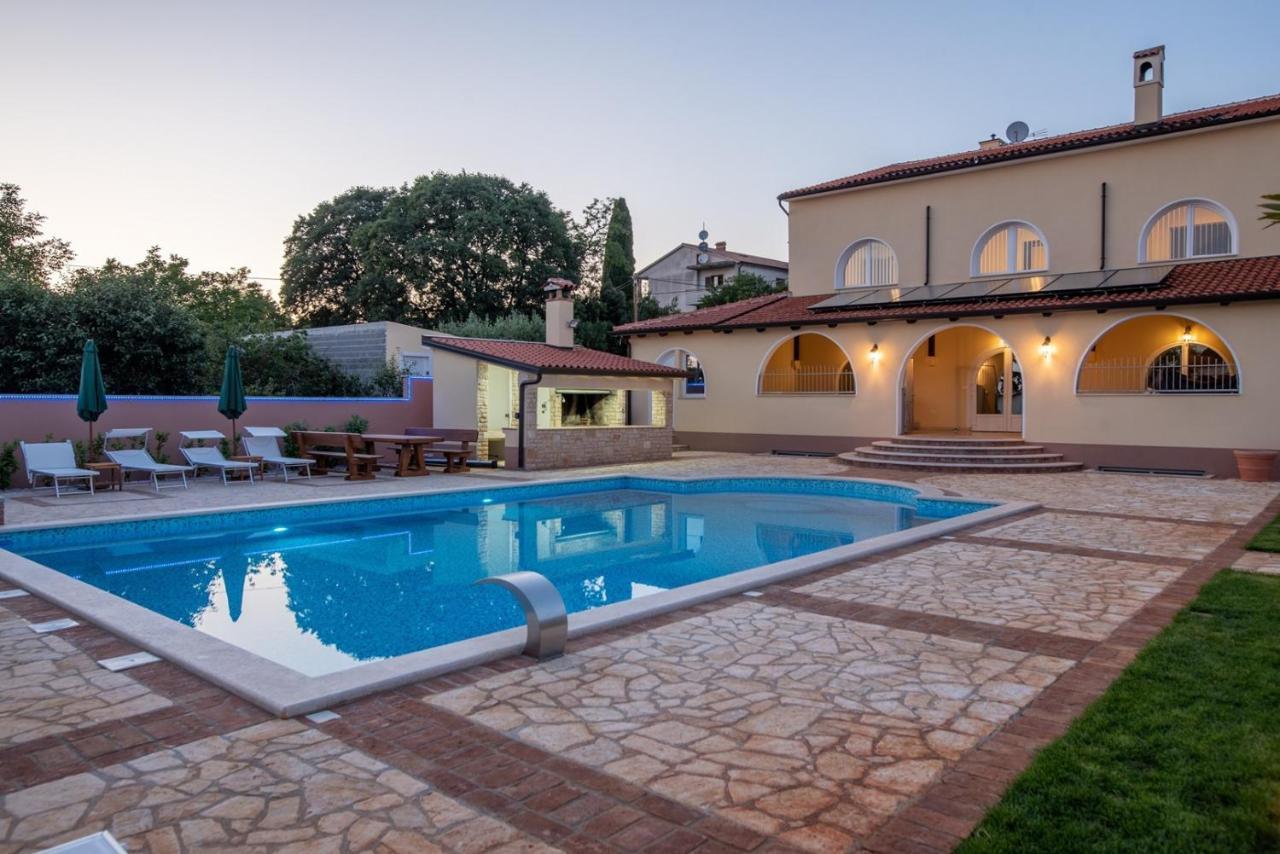 Via Flavia With Common Pool Hotel Labinci Bagian luar foto